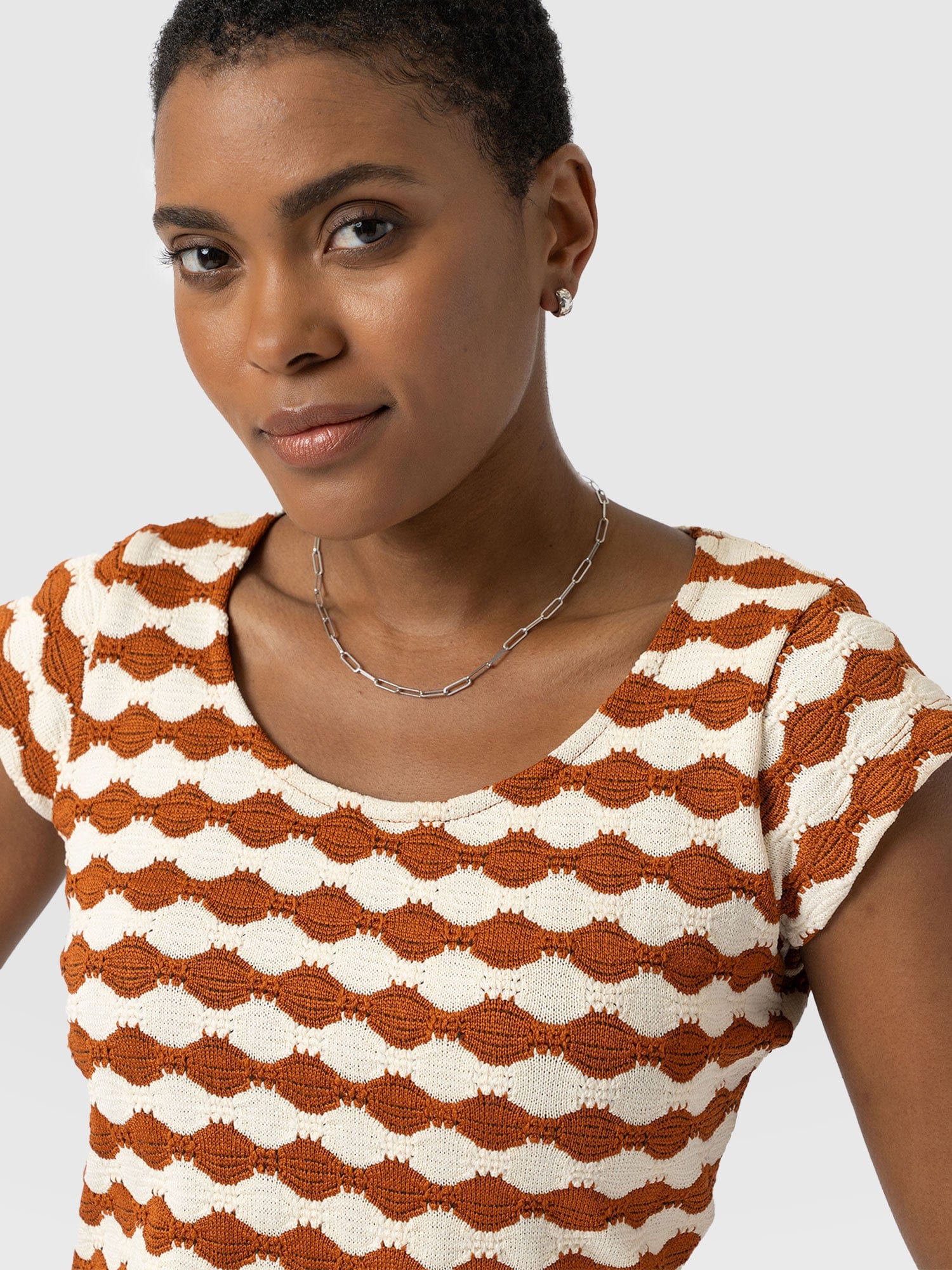 Elise Scoop Neck Tee - Brown/Cream - Women's T-Shirts | Saint + Sofia® USA